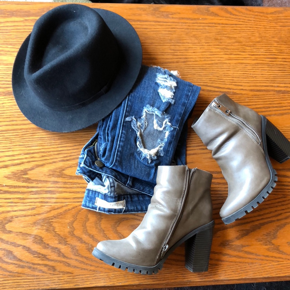 Amazing Mid Blue Distressed Skinnies